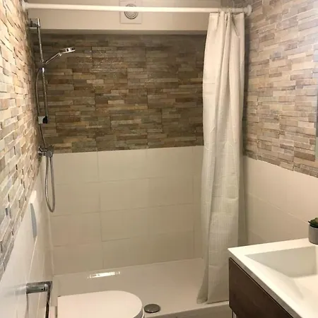 Private Room In A Loft-Style Dwelling 아파트 *