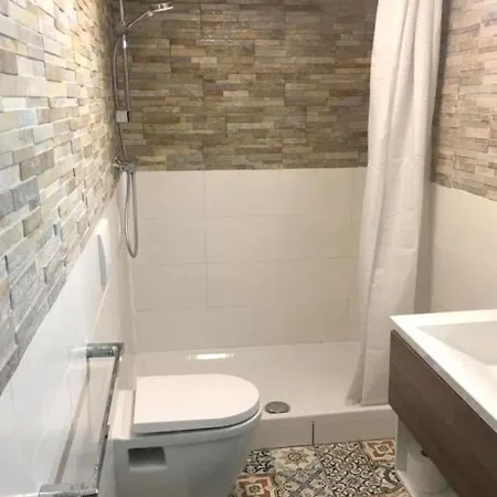 Private Room In A Loft-Style Dwelling 아파트 암스테르담