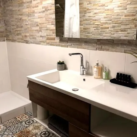 아파트 Private Room In A Loft-Style Dwelling